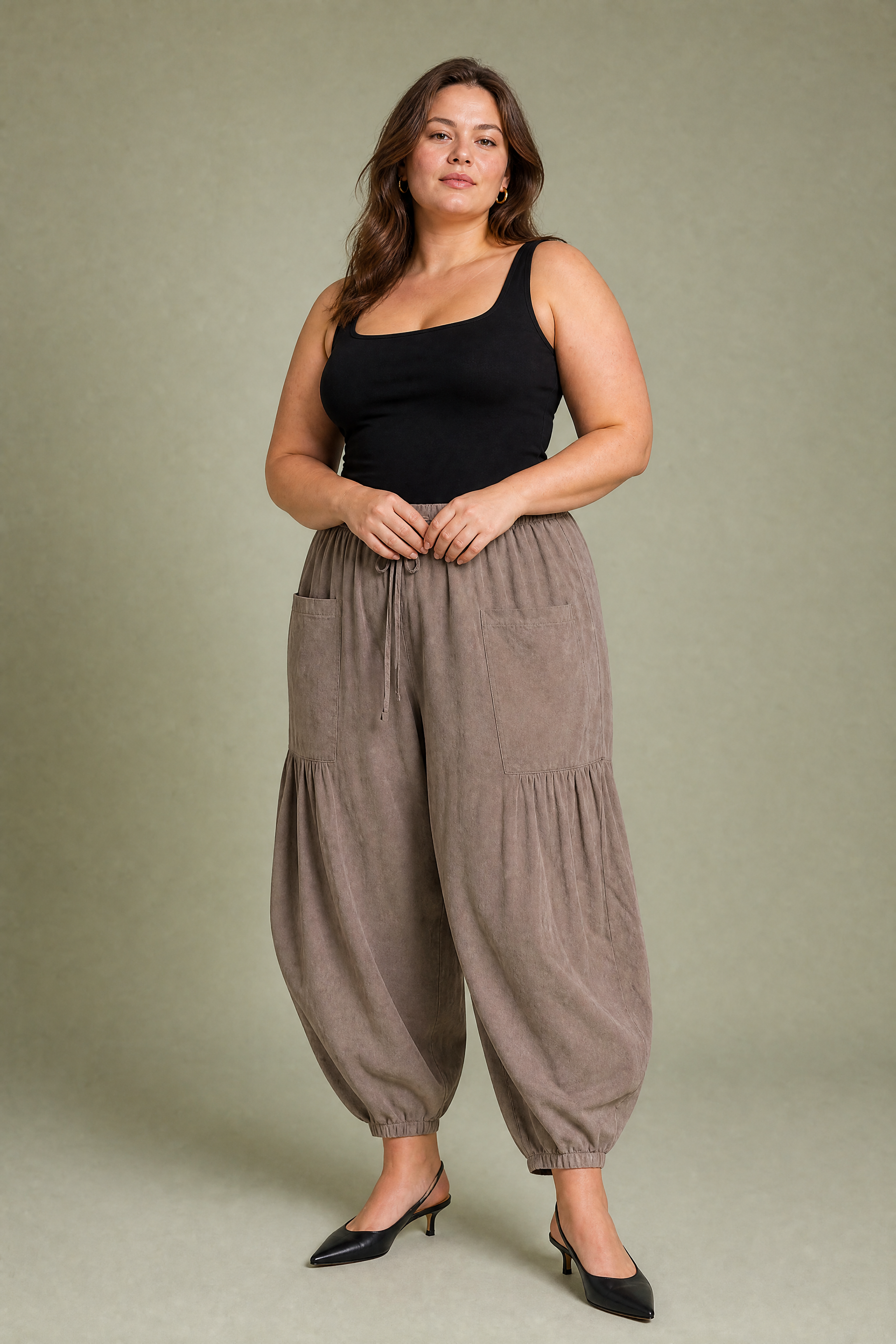 Pantalon large taille haute plissé | Porté sur une silhouette plus ronde | Lounelle Paris