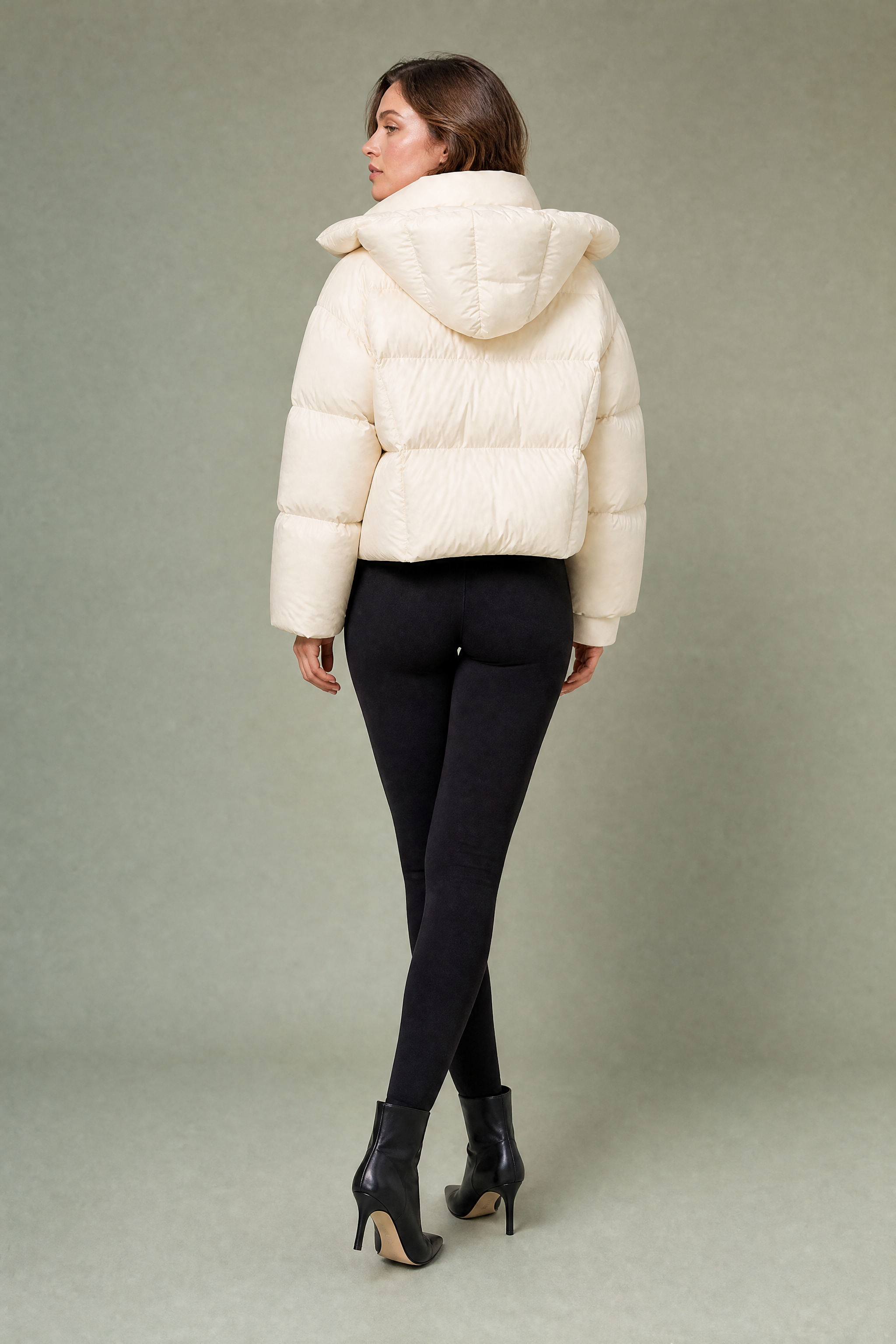 Doudoune courte à capuche oversize | Vue de dos | Lounelle Paris