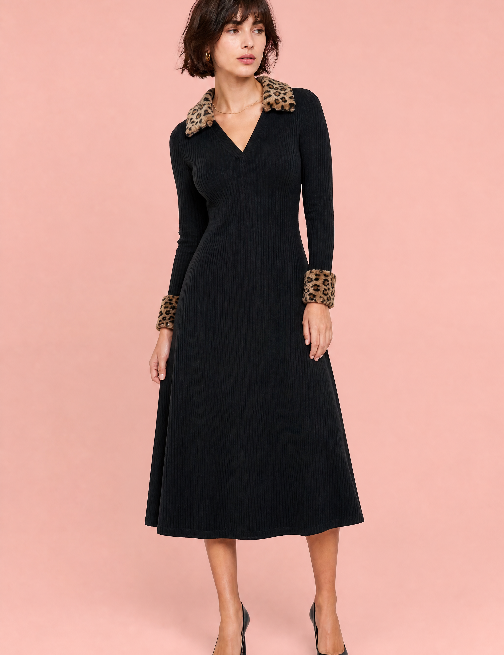 Robe noire col V léopard | Vue de face | Lounelle Paris