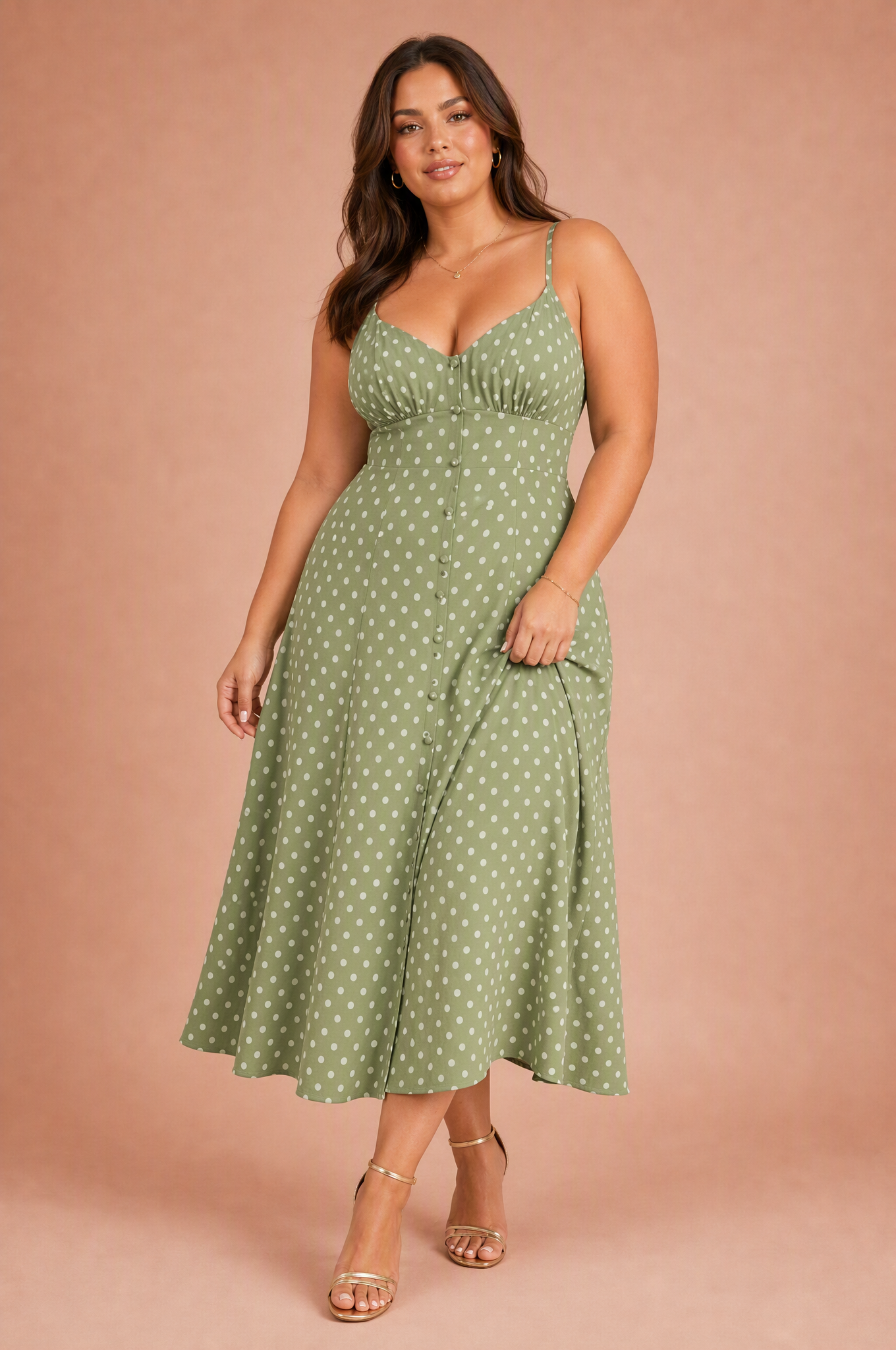 Robe longue verte à pois bretelles | Porté sur une silhouette plus ronde | Lounelle Paris
