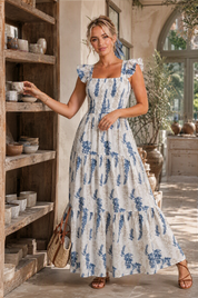 Robe longue écru imprimé floral encolure carrée | Photo lifestyle | Lounelle Paris