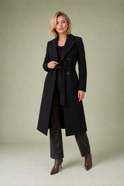 Manteau long ceinturé à col tailleur | Variante Noir | Lounelle Paris