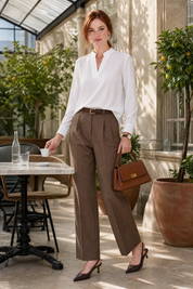 Blouse fluide col en V | Photo lifestyle | Lounelle Paris