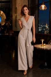 Combinaison pantalon fluide col V | Deuxième photo lifestyle | Lounelle Paris