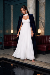 Robe longue plissée dos nu | Deuxième photo lifestyle | Lounelle Paris