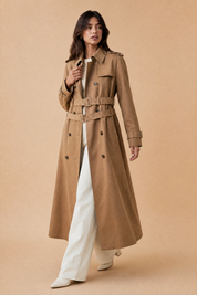 Trench long camel double ceinture | Vue en mouvement | Lounelle Paris