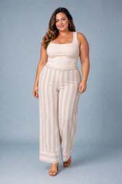 Pantalon large rayé taille haute | Porté sur une silhouette plus ronde | Lounelle Paris