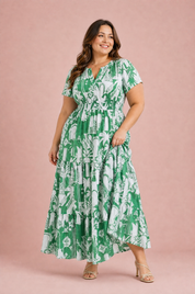 Robe longue verte imprimée col V | Porté sur une silhouette plus ronde | Lounelle Paris