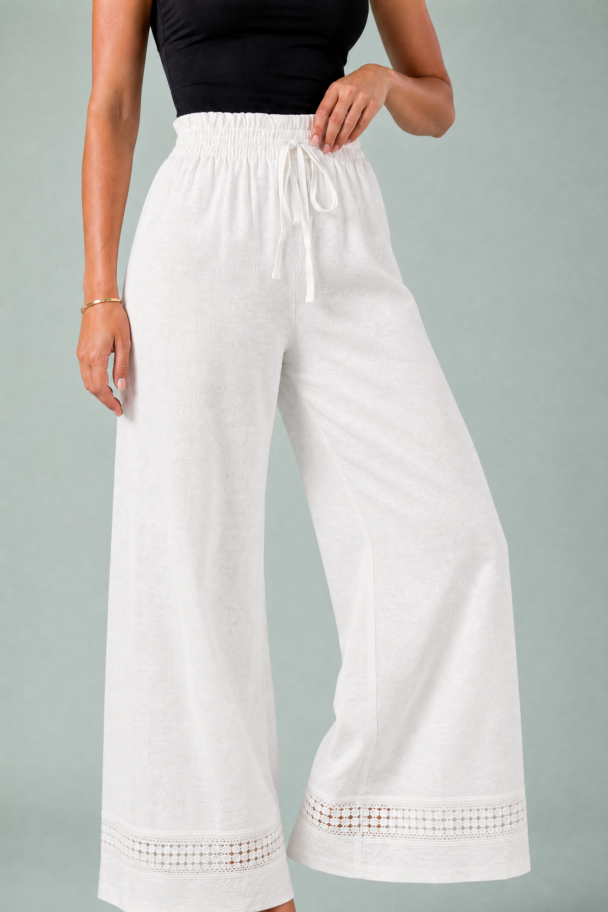 Pantalon blanc taille haute dentelle | Vue rapprochée | Lounelle Paris