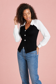 Pull bicolore col en V | Vue rapprochée | Lounelle Paris