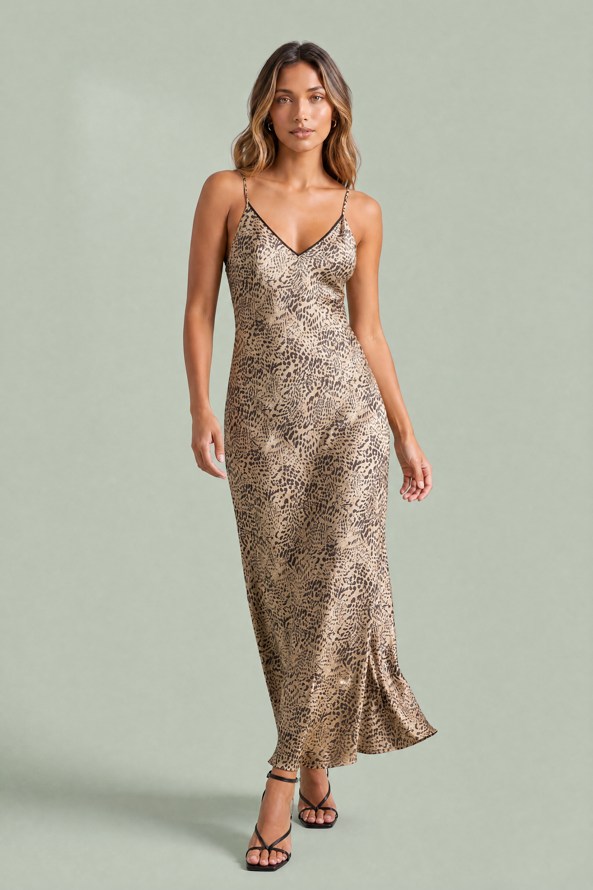 Robe nuisette léopard dos ouvert | Vue en mouvement | Lounelle Paris