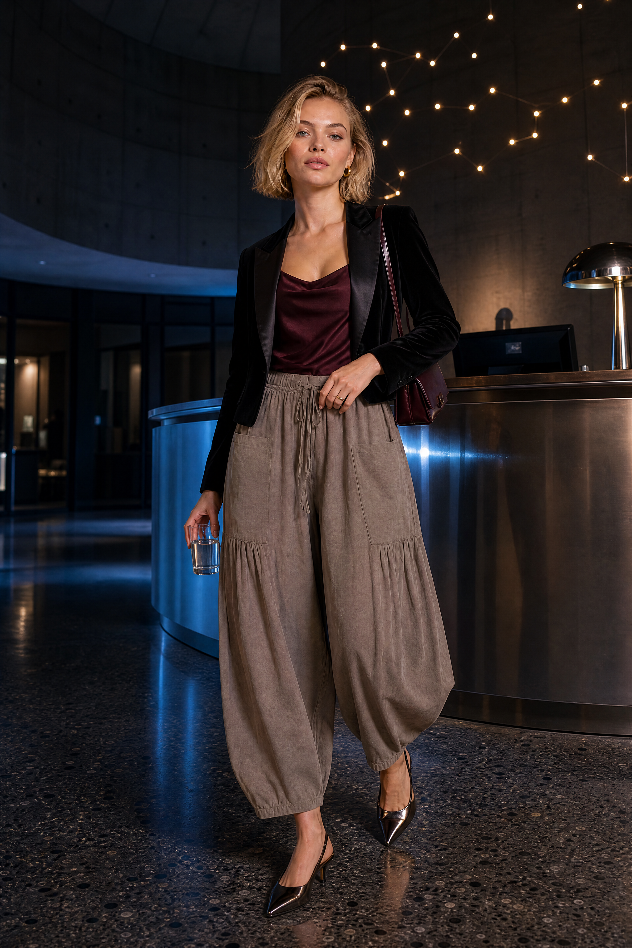 Pantalon large taille haute plissé | Deuxième photo lifestyle | Lounelle Paris