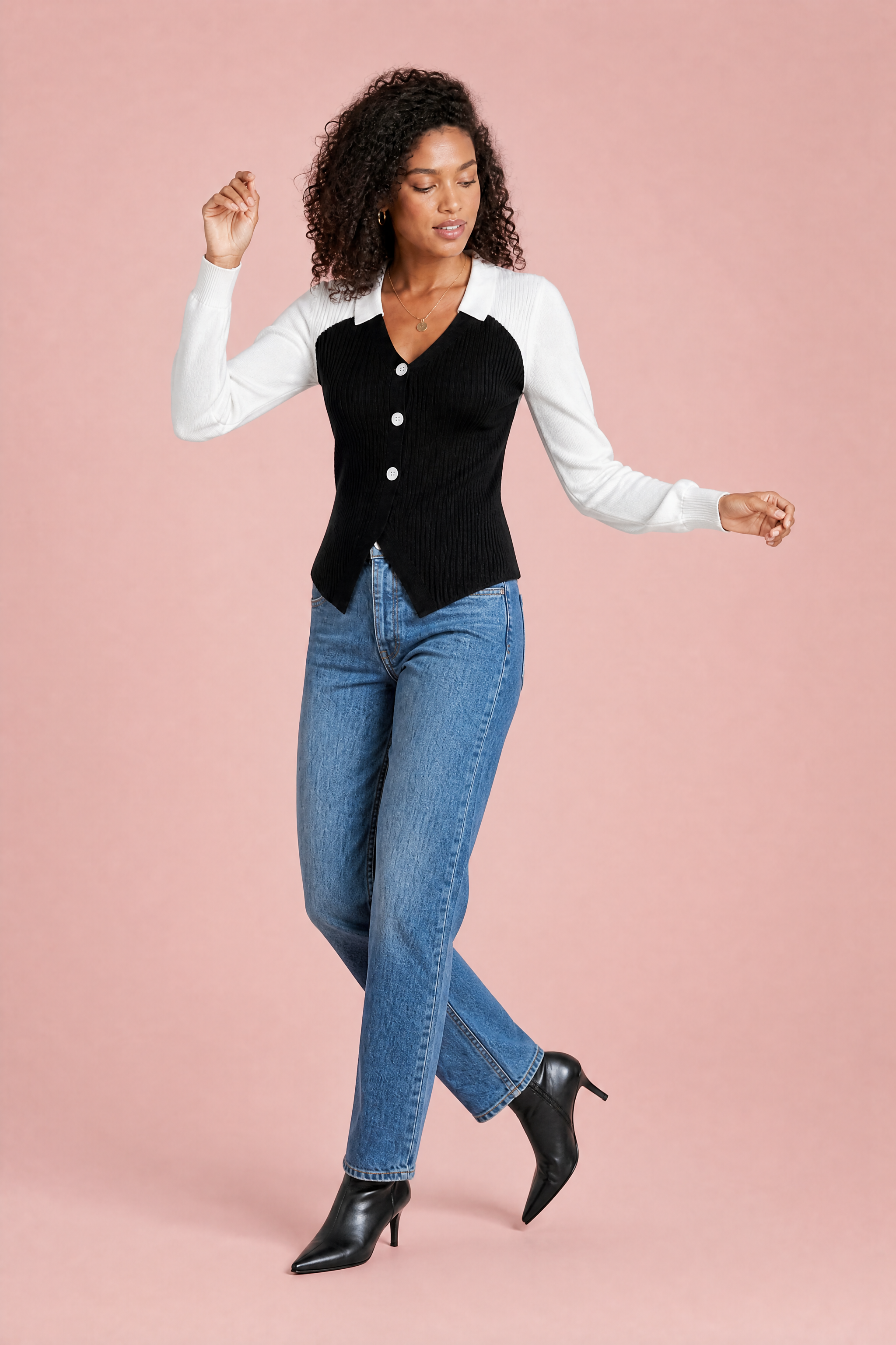 Pull bicolore col en V | Vue en mouvement | Lounelle Paris
