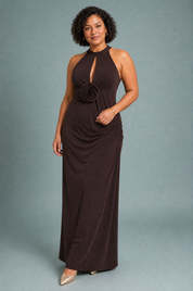 Robe longue marron foncé col licou | Porté sur une autre silhouette | Lounelle Paris
