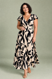 Robe longue imprimée col V | Porté sur une silhouette plus ronde | Lounelle Paris