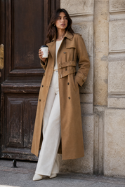 Trench long camel double ceinture | Photo lifestyle | Lounelle Paris