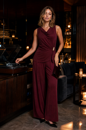 Ensemble bordeaux col drapé asymétrique | Deuxième photo lifestyle | Lounelle Paris