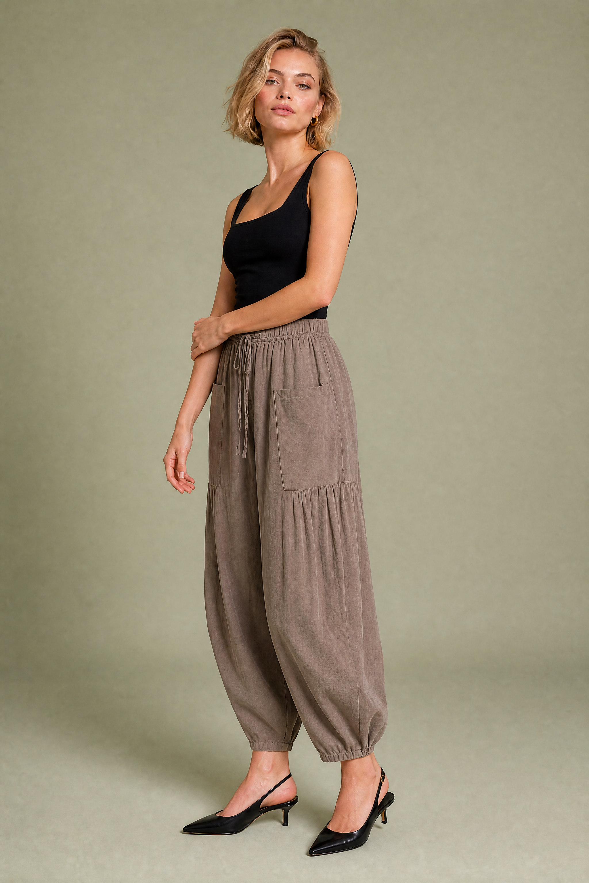 Pantalon large taille haute plissé | Vue de profil | Lounelle Paris
