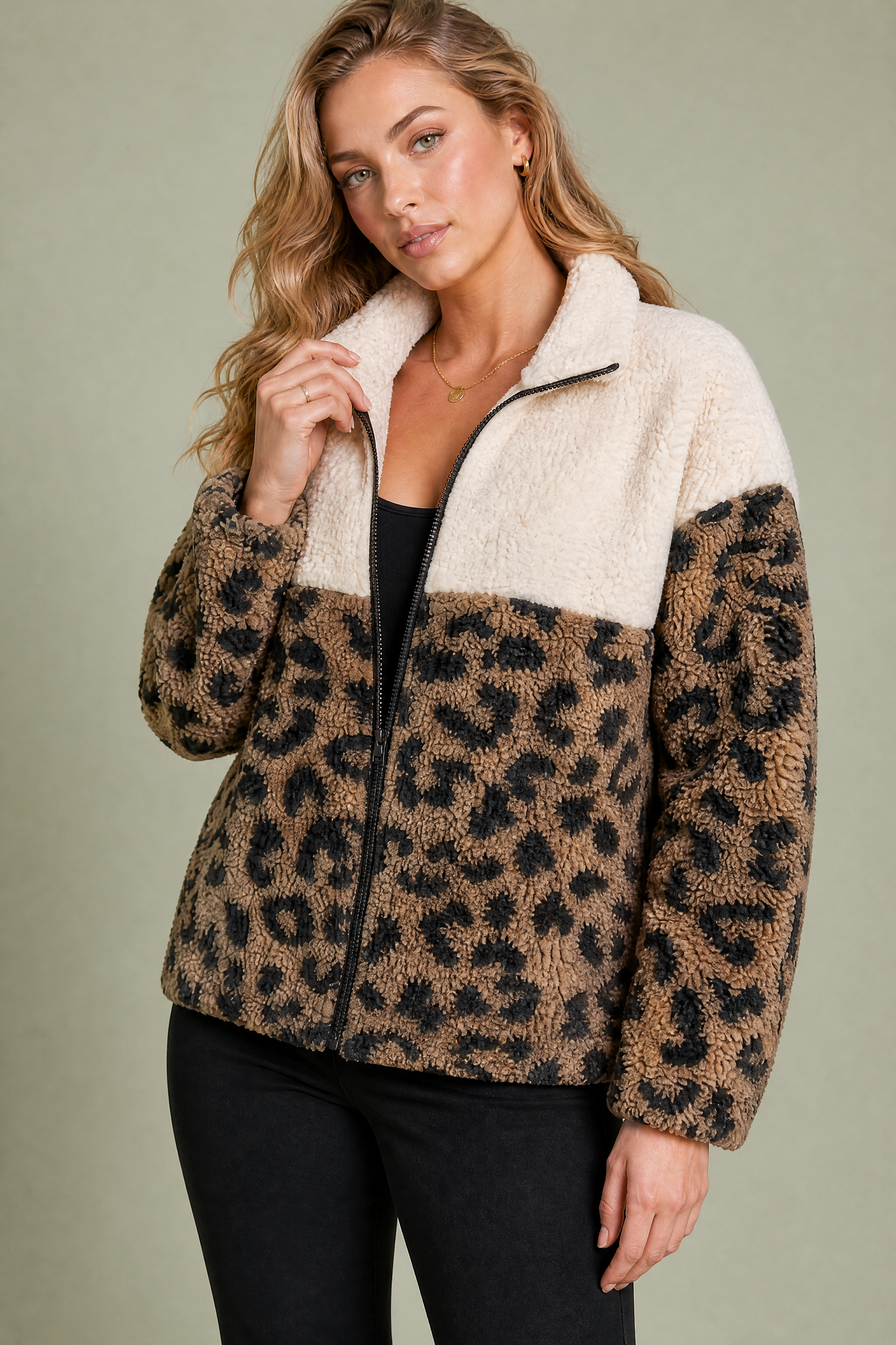 Veste ample léopard col rabattu | Vue rapprochée | Lounelle Paris