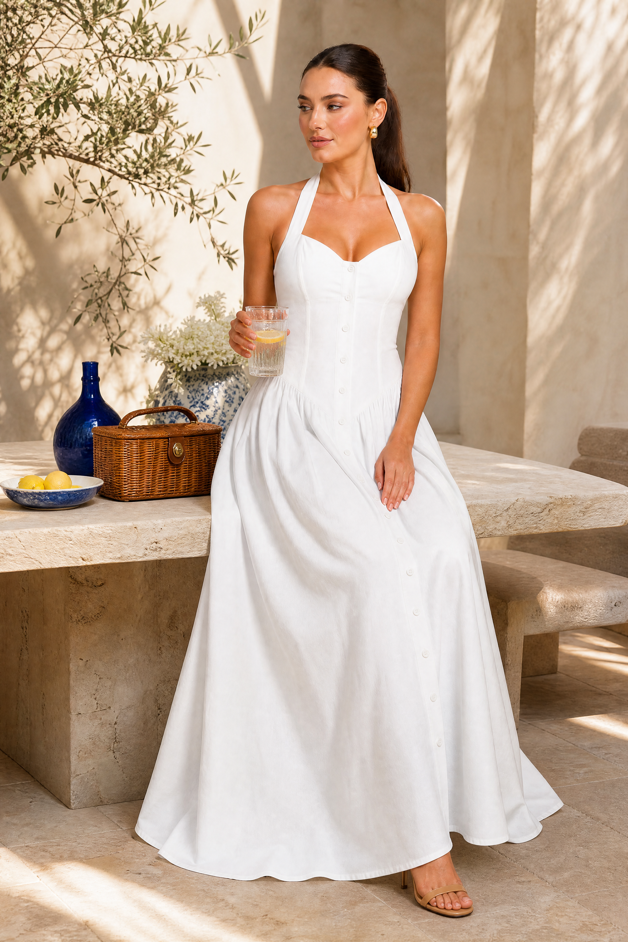 Robe longue blanche licou dos nu | Photo lifestyle | Lounelle Paris