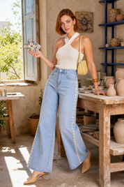 Jean bleu jambe large crochet | Photo lifestyle | Lounelle Paris