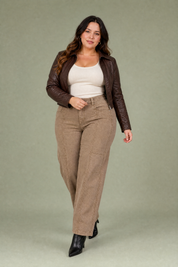 Pantalon cargo ample taille mi-haute | Porté sur une silhouette plus ronde | Lounelle Paris