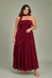 Robe longue asymétrique avec tour de cou | Porté sur une silhouette plus ronde | Lounelle Paris