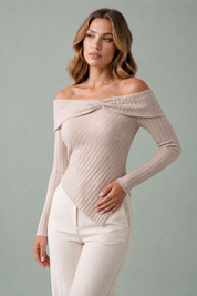 Top beige épaules dénudées asymétrique | Vue rapprochée | Lounelle Paris