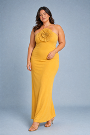 Robe longue jaune col halter | Porté sur une silhouette plus ronde | Lounelle Paris