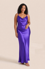 Robe violette satinée dos nu | Porté sur une autre silhouette | Lounelle Paris