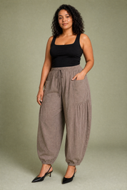 Pantalon large taille haute plissé | Porté sur une autre silhouette | Lounelle Paris