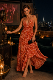 Robe longue rouge col V dos nu | Deuxième photo lifestyle | Lounelle Paris
