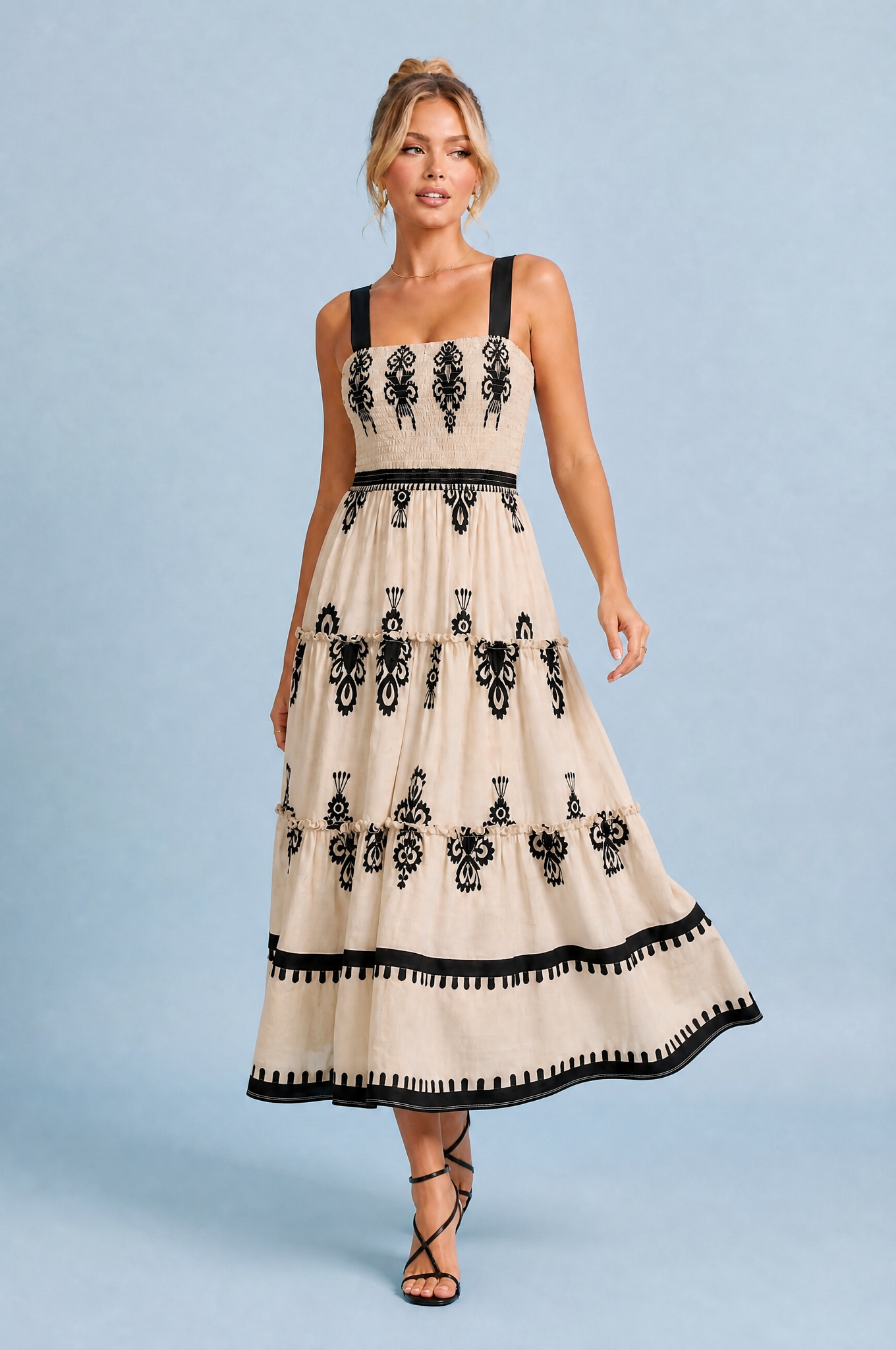 Robe longue abricot imprimée smockée | Vue en mouvement | Lounelle Paris