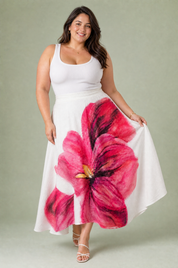 Jupe longue rose à imprimé floral | Porté sur une silhouette plus ronde | Lounelle Paris