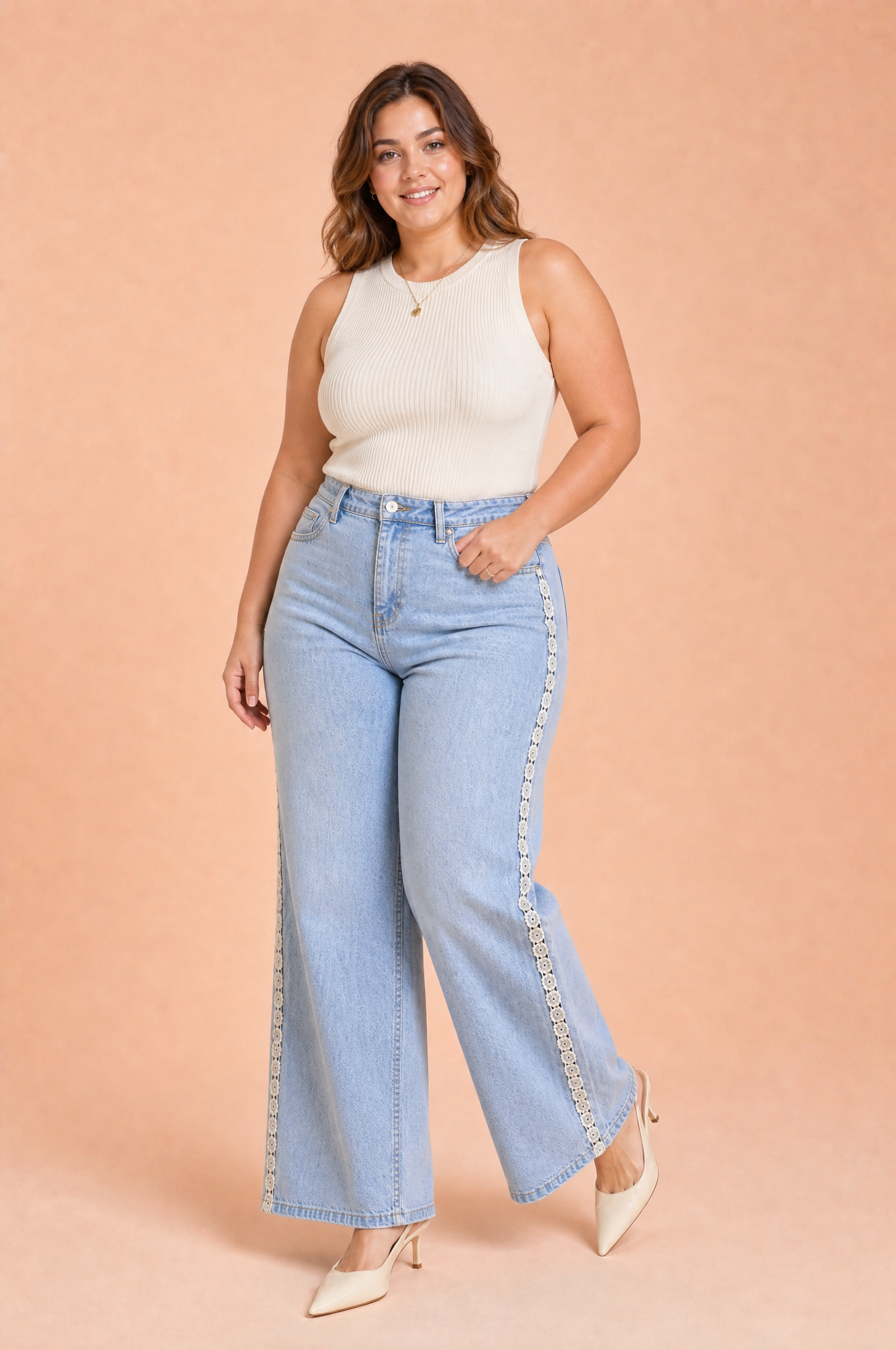 Jean bleu jambe large crochet | Porté sur une silhouette plus ronde | Lounelle Paris
