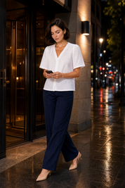 Blouse blanche col V ajourée | Variante Blanc - Lifestyle | Lounelle Paris
