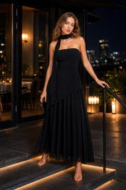 Robe longue asymétrique avec tour de cou | Variante Noir - Lifestyle | Lounelle Paris
