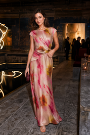 Robe longue beige rosé imprimée | Deuxième photo lifestyle | Lounelle Paris