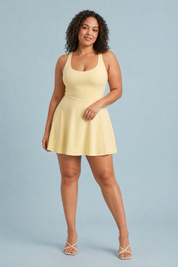 Robe jaune clair col licou | Porté sur une autre silhouette | Lounelle Paris