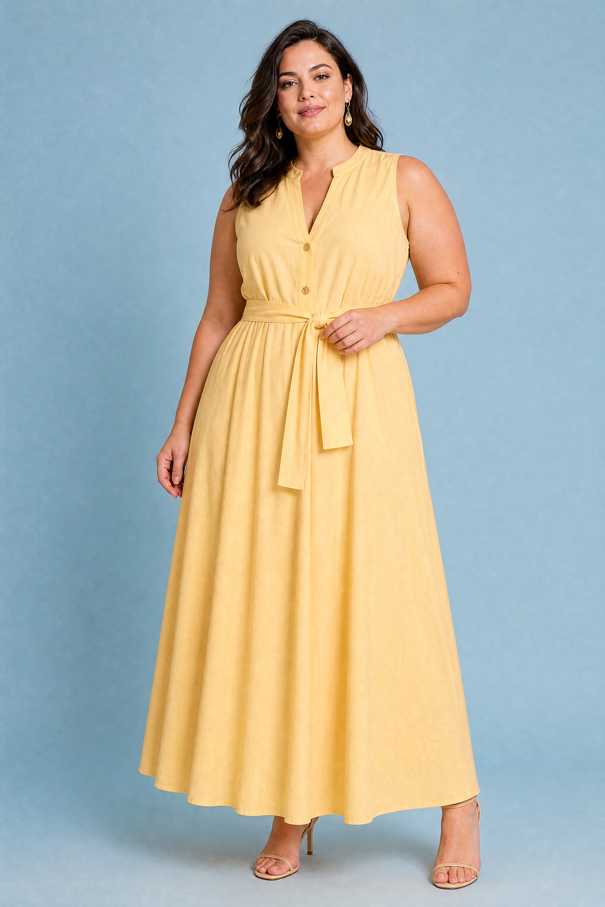 Robe jaune clair sans manches ceinturée | Porté sur une silhouette plus ronde | Lounelle Paris
