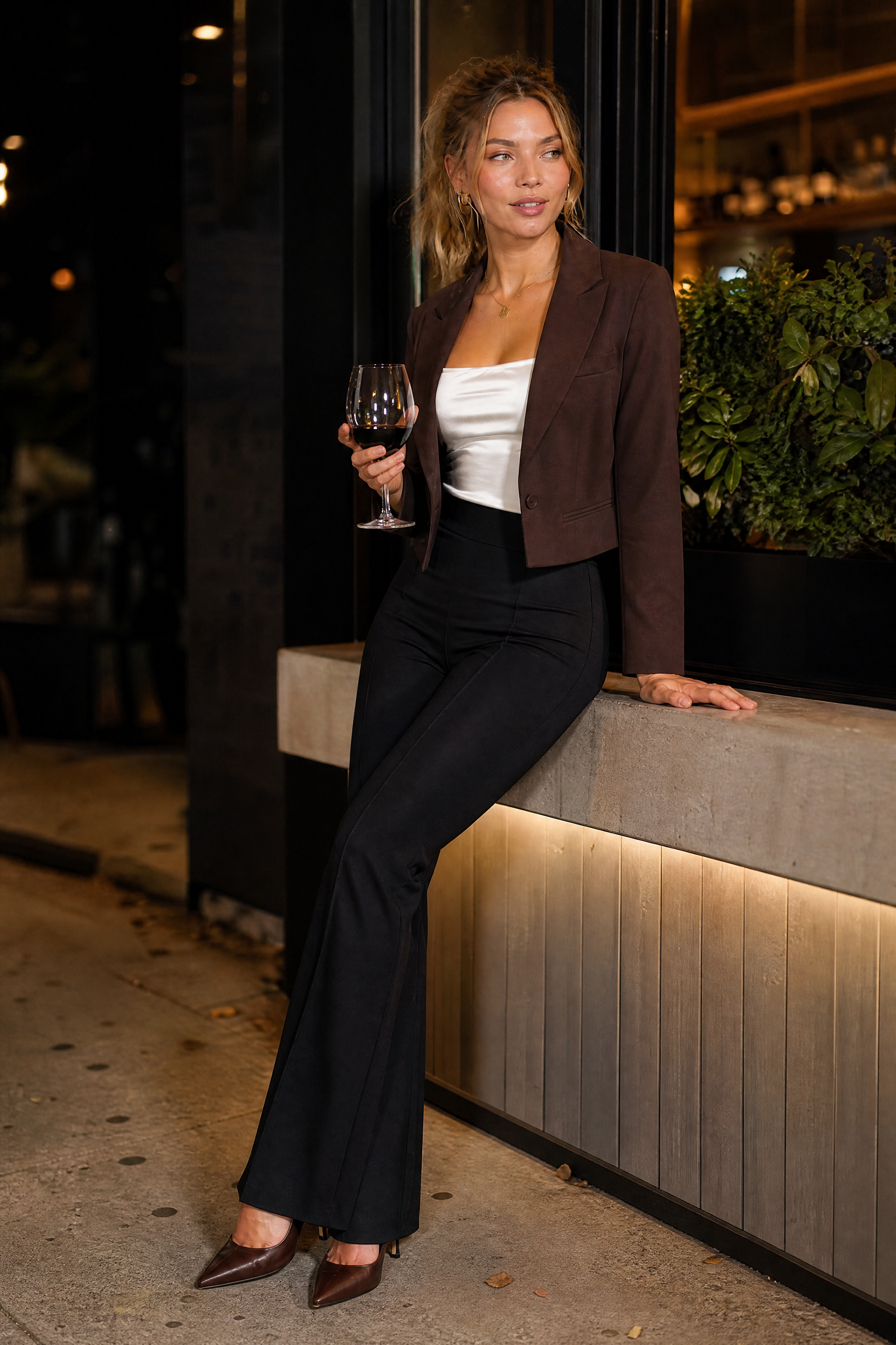 Pantalon taille haute micro-évasé | Variante Noir - Lifestyle | Lounelle Paris