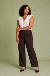 Top maille beige rayé col V | Porté sur une autre silhouette | Lounelle Paris