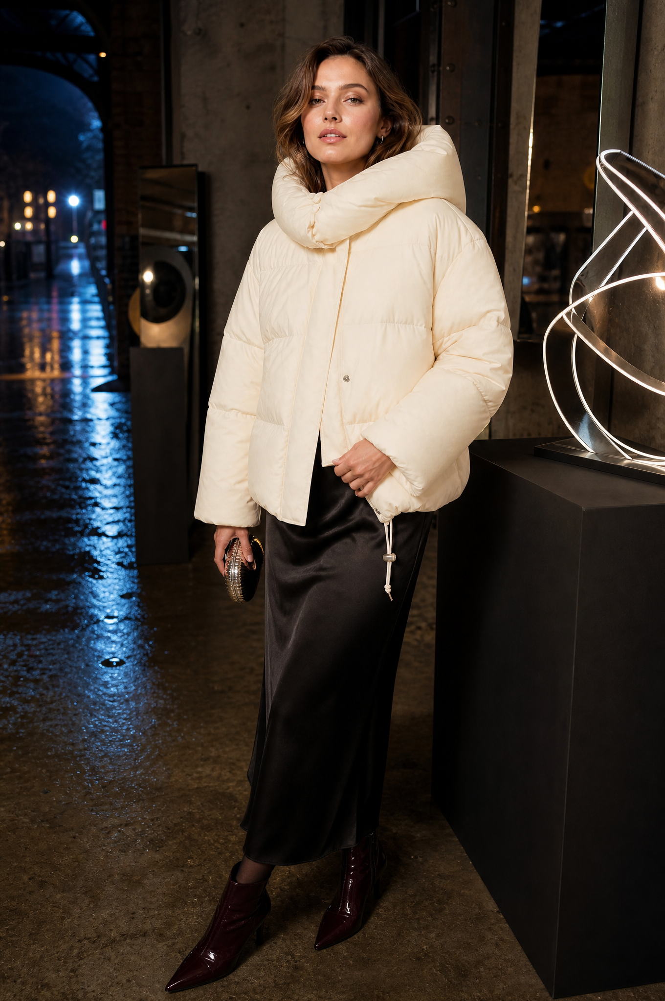Doudoune courte à capuche oversize | Deuxième photo lifestyle | Lounelle Paris
