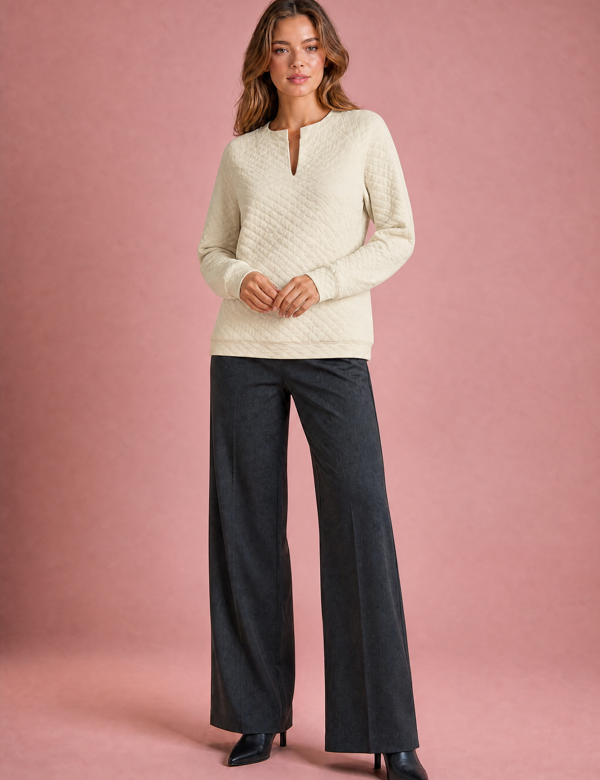 Sweat matelassé col fendu | Variante Beige | Lounelle Paris