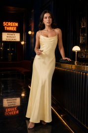 Robe longue jaune dos nu à lacets | Deuxième photo lifestyle | Lounelle Paris