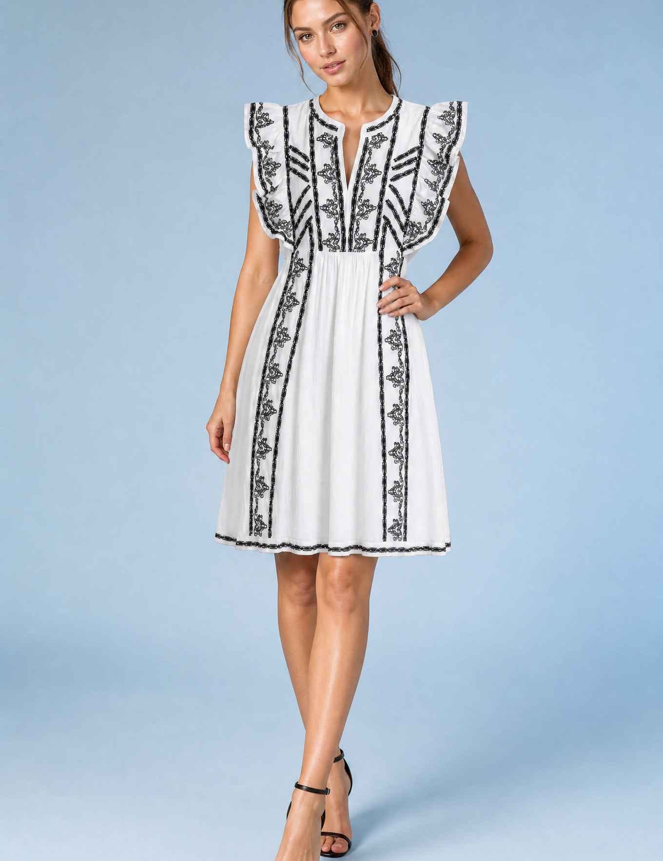 Robe blanche à volants brodée | Vue de face | Lounelle Paris