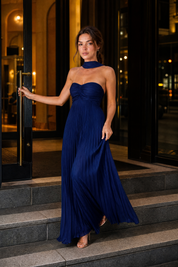 Robe longue plissée dos nu | Variante Bleu marine - Lifestyle | Lounelle Paris