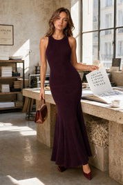 Robe longue bordeaux maille côtelée | Photo lifestyle | Lounelle Paris