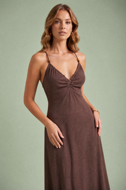 Robe longue marron bretelles croisées | Vue rapprochée | Lounelle Paris