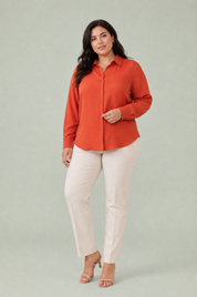 Chemise fluide à col rabattu | Porté sur une silhouette plus ronde | Lounelle Paris